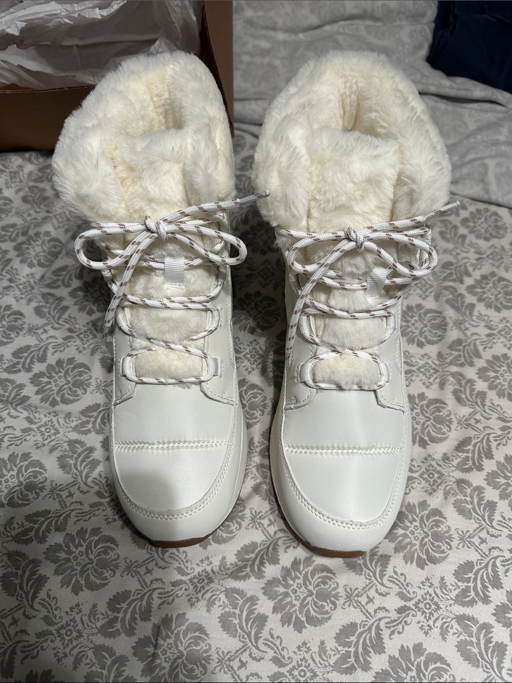 Dream Pairs Women's Cream Faux Fur Lace-Up Winter Boots